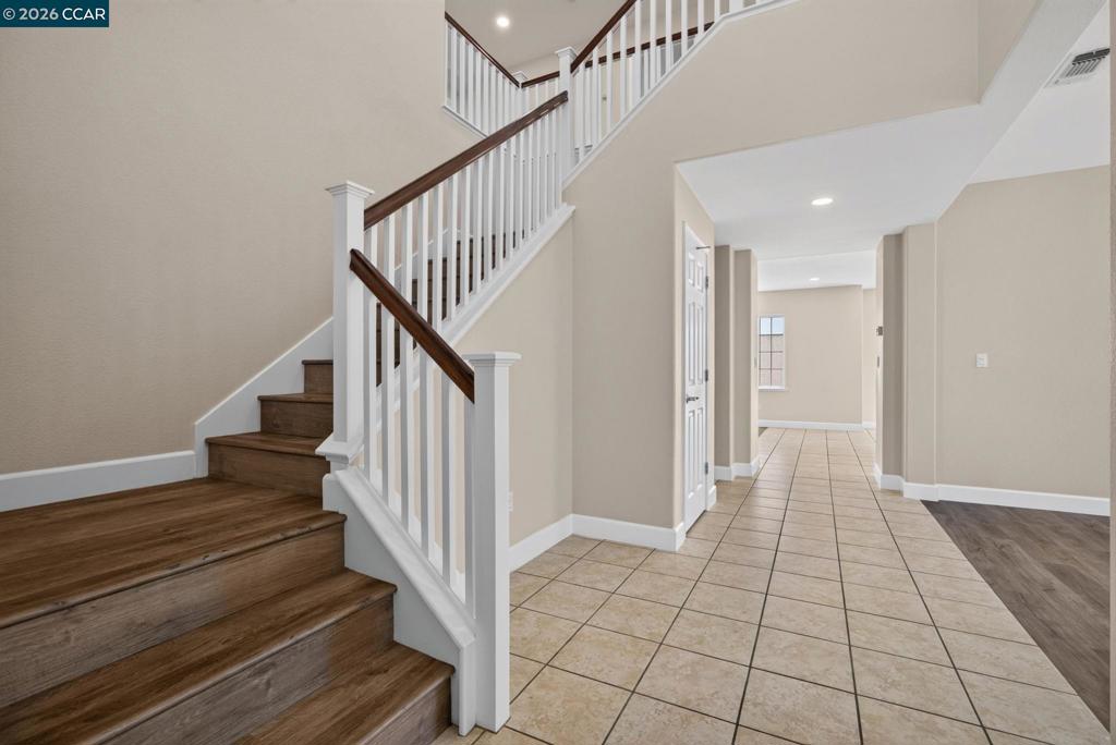 5668 Rosscommon Way Property Photo 4