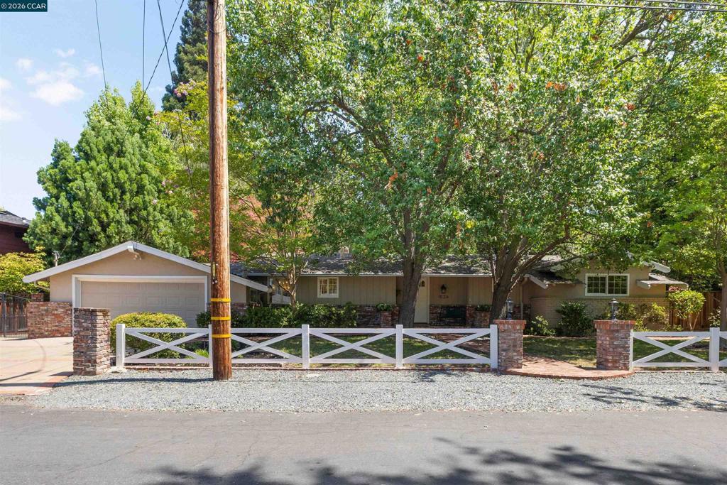 1026 Hacienda Dr Property Photo