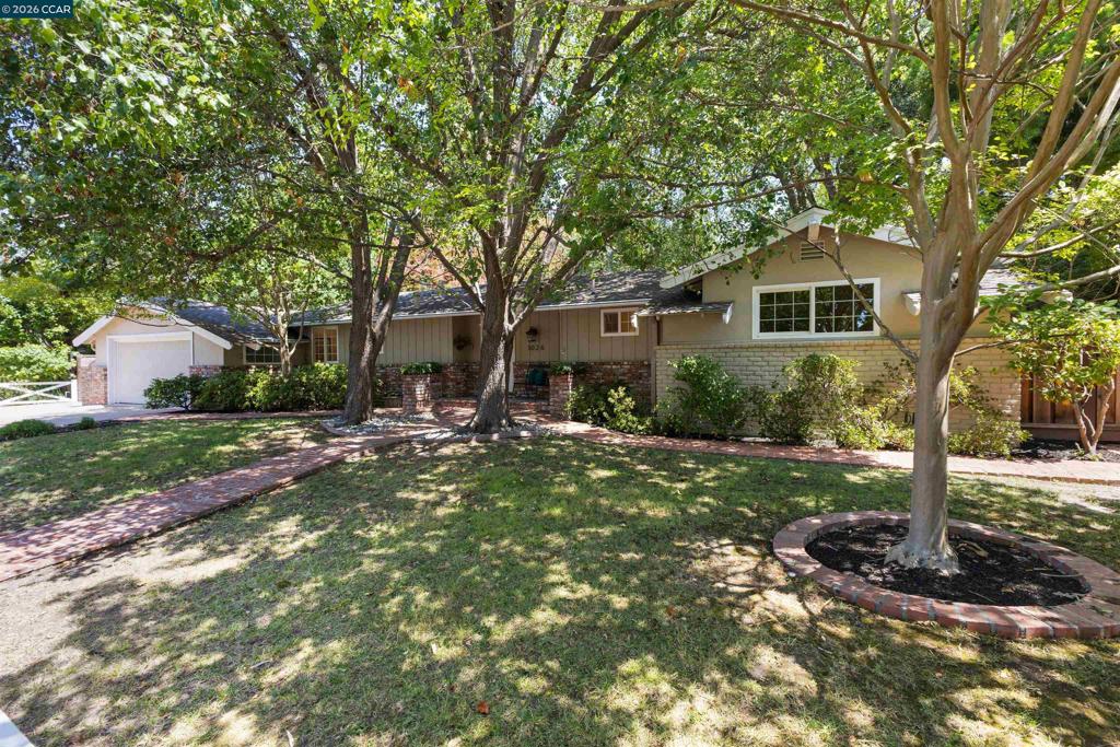 1026 Hacienda Dr Property Photo 4