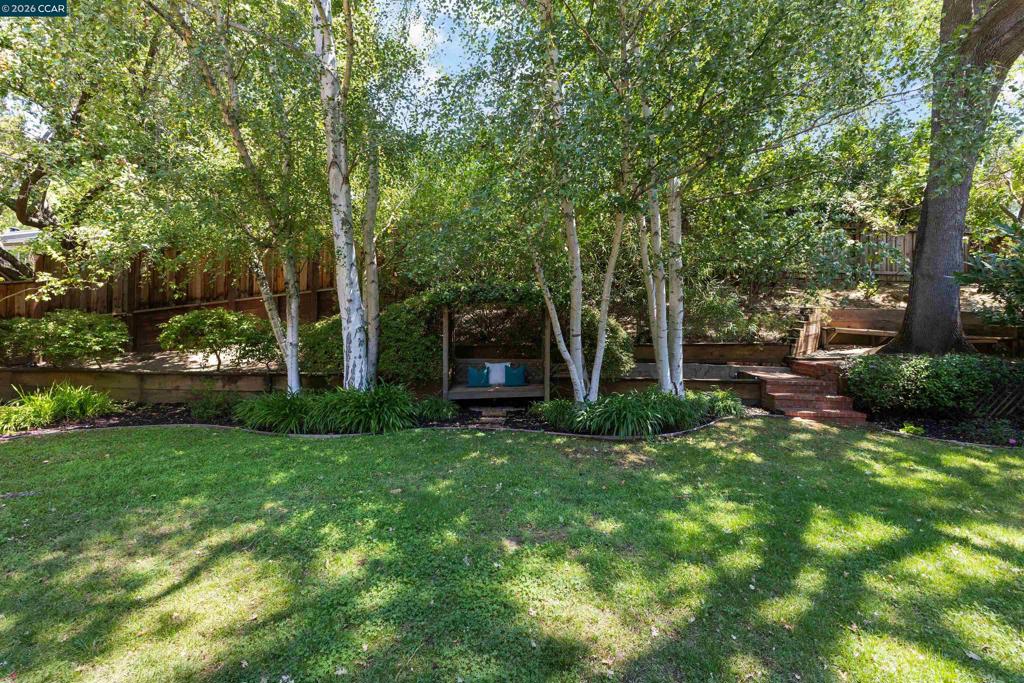 1026 Hacienda Dr Property Photo 35