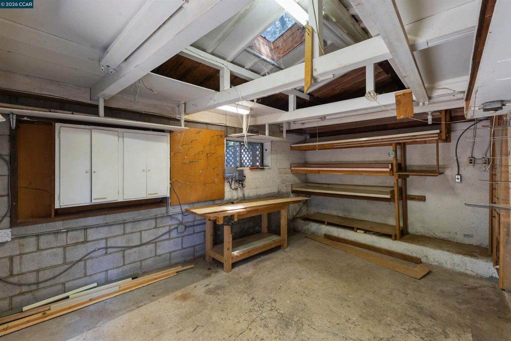 1026 Hacienda Dr Property Photo 38