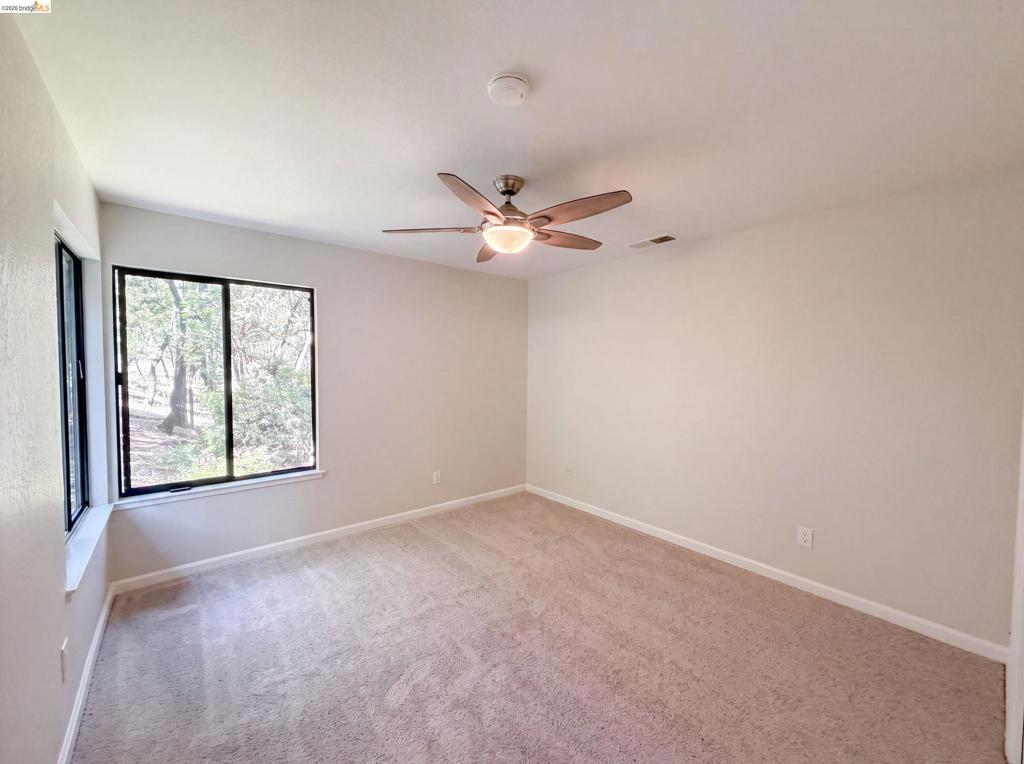 815 Wild Oak Dr Property Photo 4