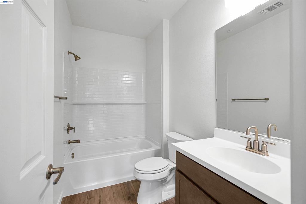 3832 Norbridge Ave Property Photo 26