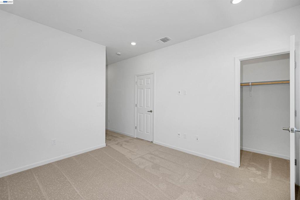 3832 Norbridge Ave Property Photo 46