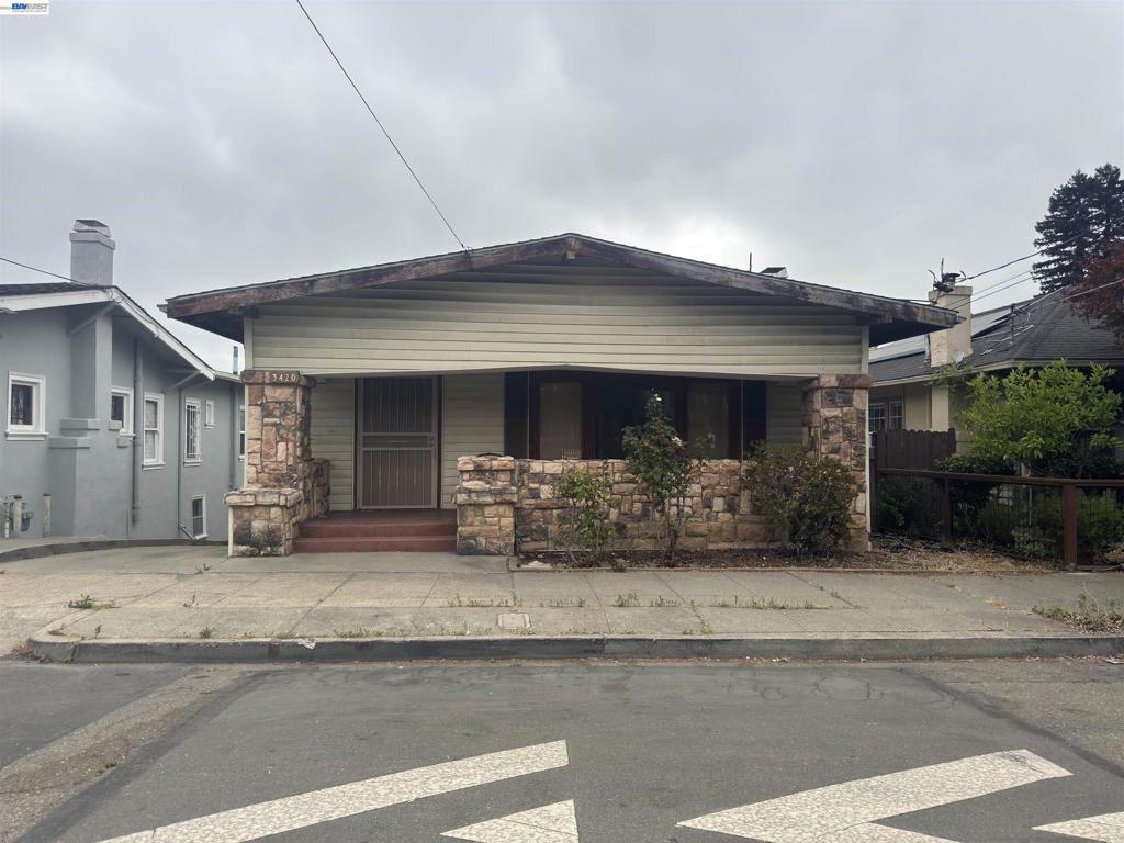 3420 Laguna Ave Property Photo 1