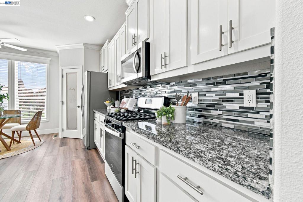 1945 Piner Rd Property Photo 12