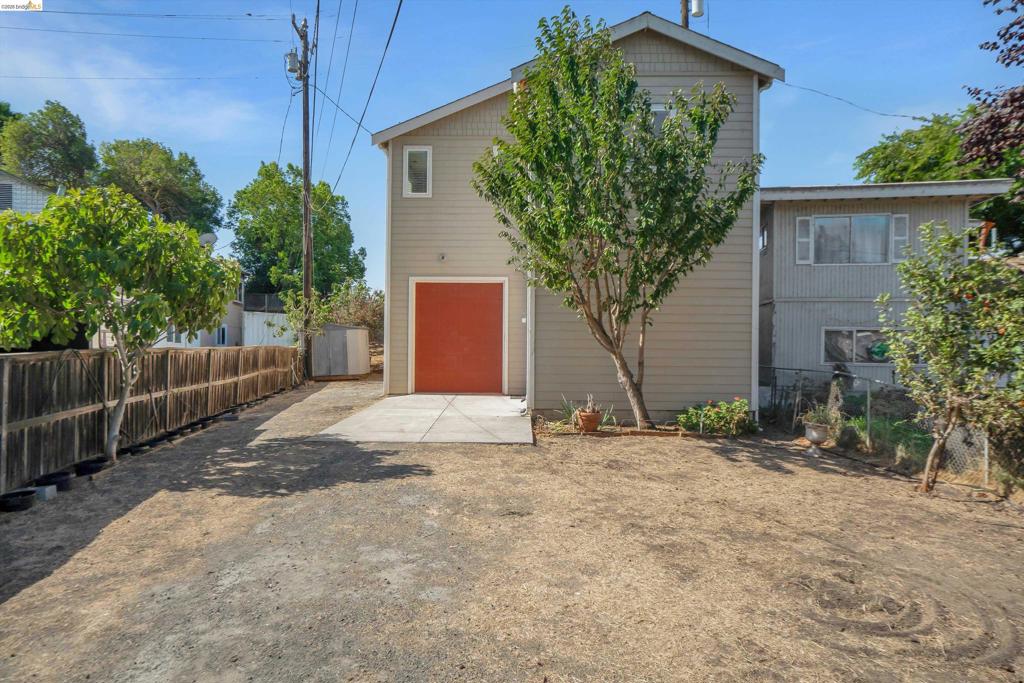 2362 Taylor Rd Property Photo 1