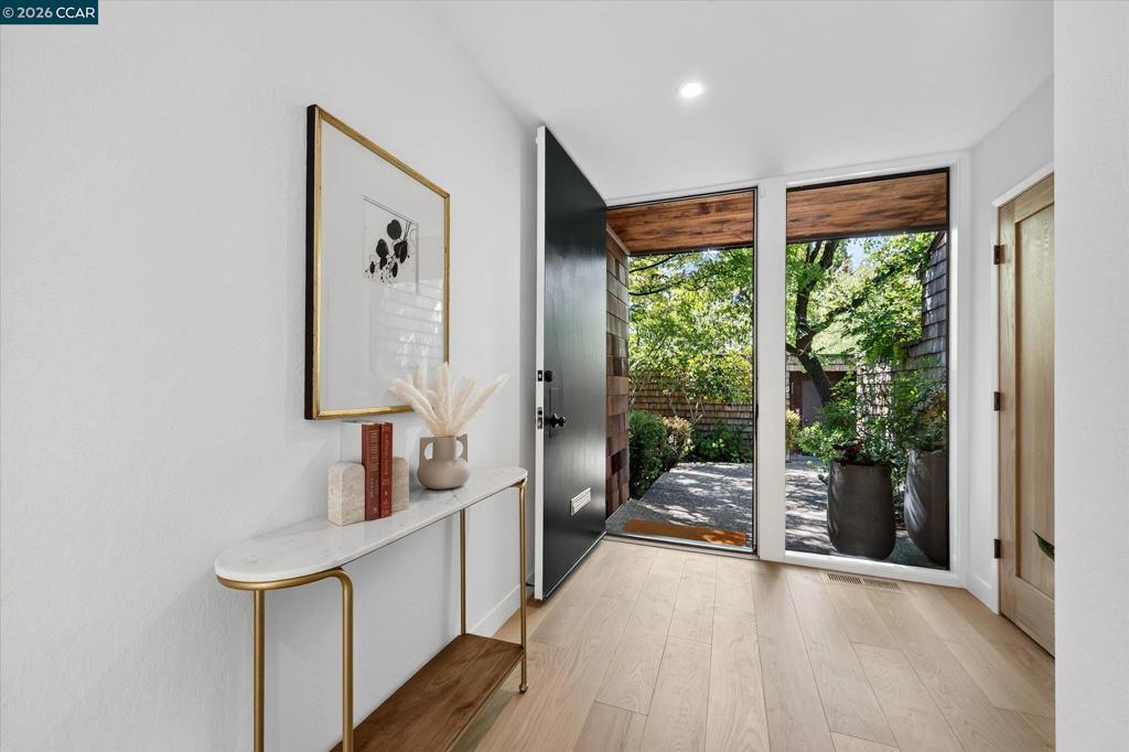 200 The Knoll Property Photo 2