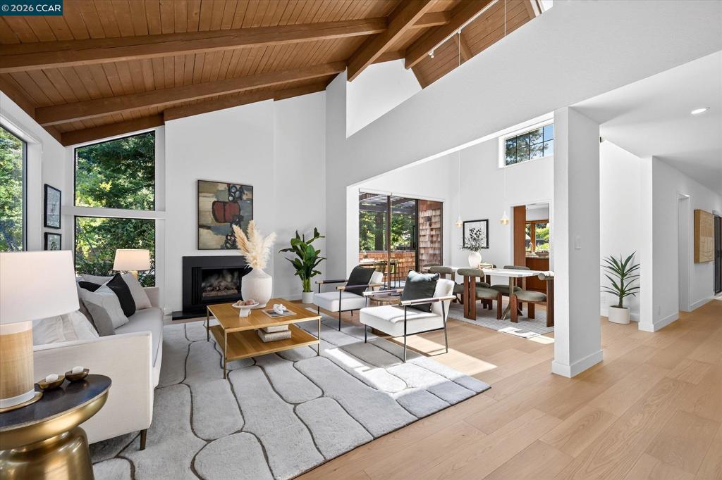 200 The Knoll Property Photo 4
