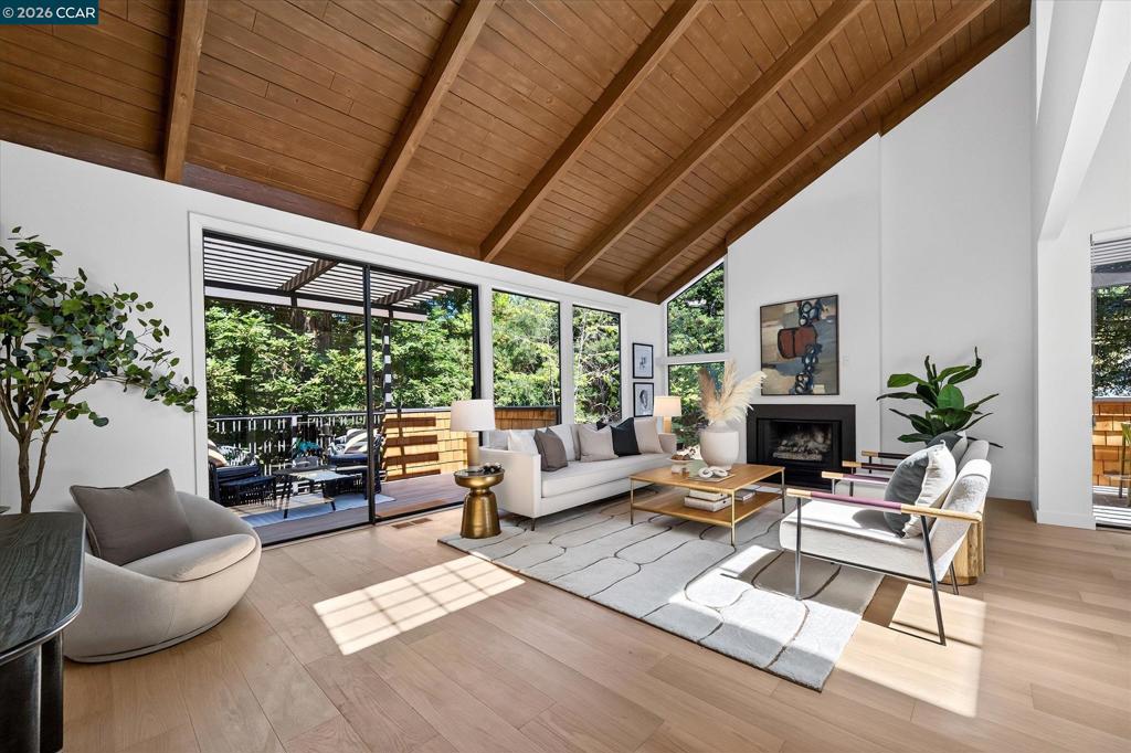 200 The Knoll Property Photo 5