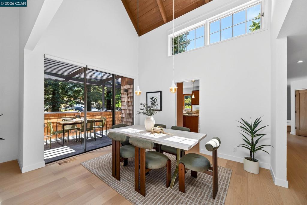 200 The Knoll Property Photo 8