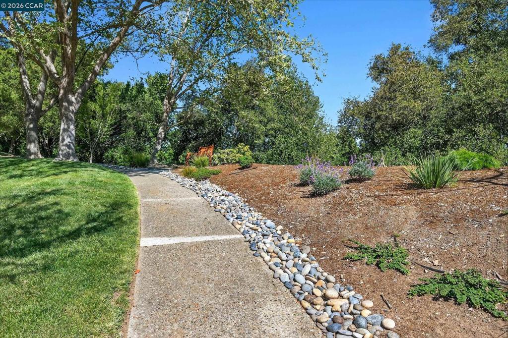 200 The Knoll Property Photo 35