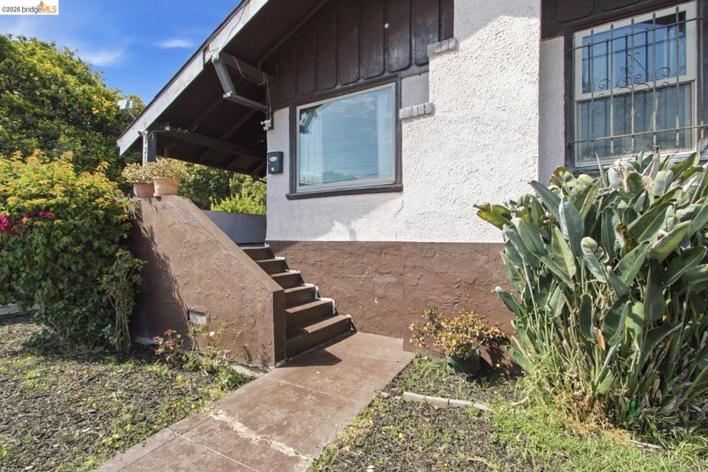 4315 Nevin Ave Property Photo 3