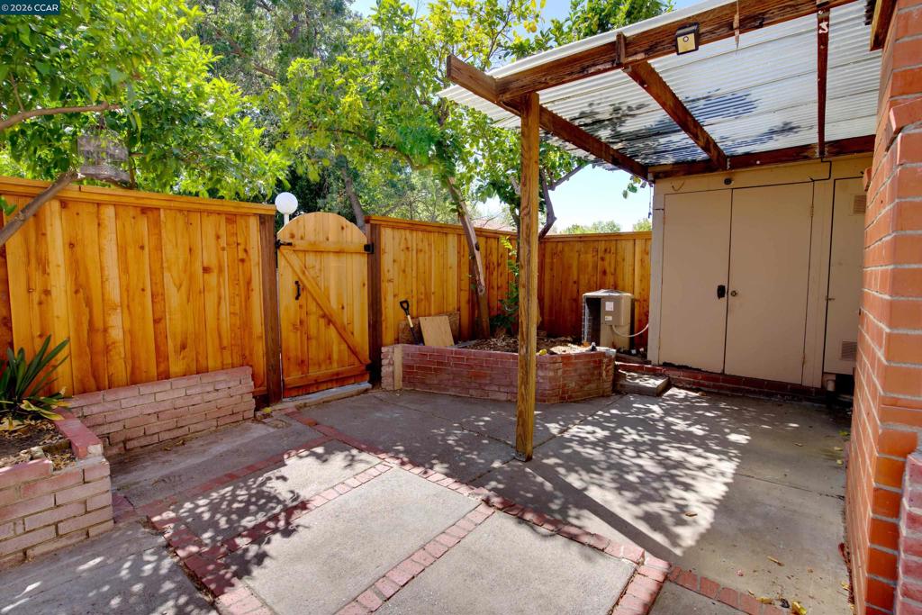 1891 Landana Dr C Property Photo 26
