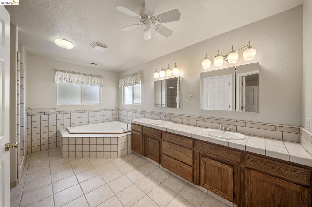 9729 Rastro Way Property Photo 13