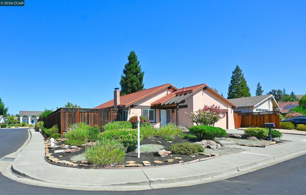 3438 Loreto Dr. Property Photo 3