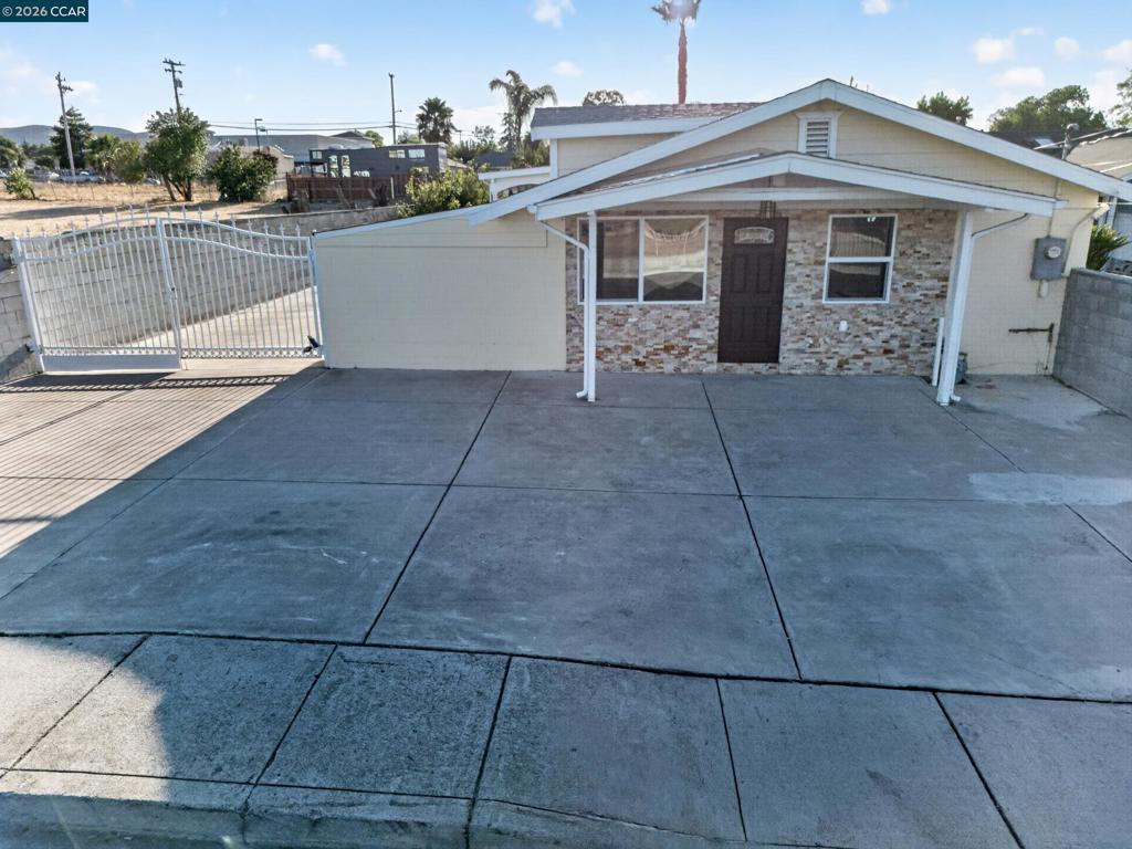 29 Solano Ave Property Photo 4