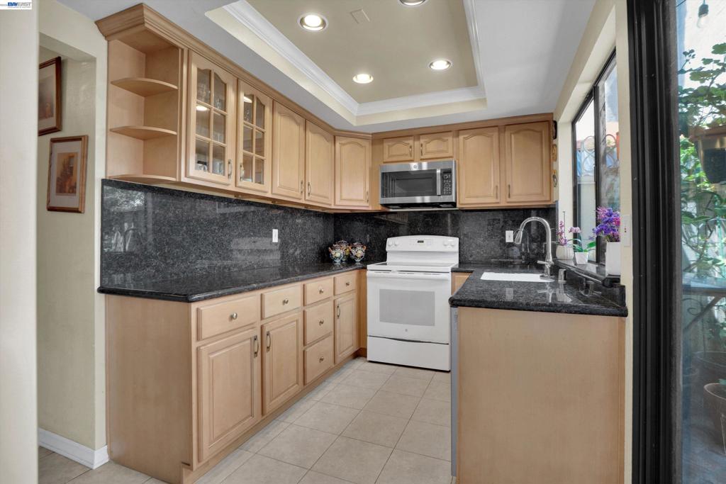 2023 Los Gatos Almaden Rd Property Photo 5