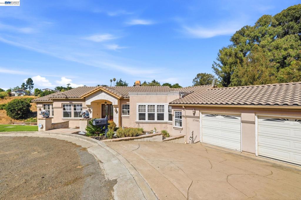 1769 Carmel Ct Property Photo 4