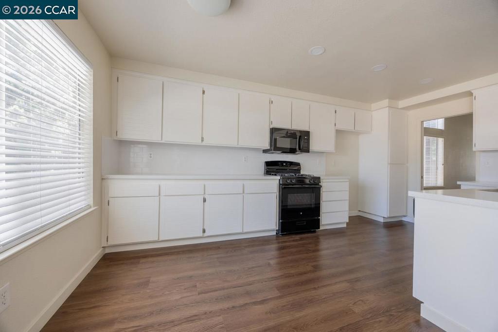 4540 Knollpark Cir Property Photo 7