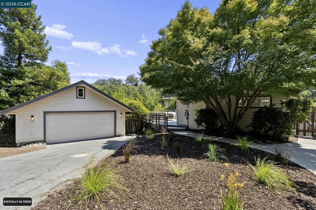 1564 Arbutus Drive Property Photo 2