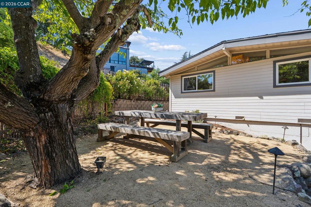 1564 Arbutus Drive Property Photo 42