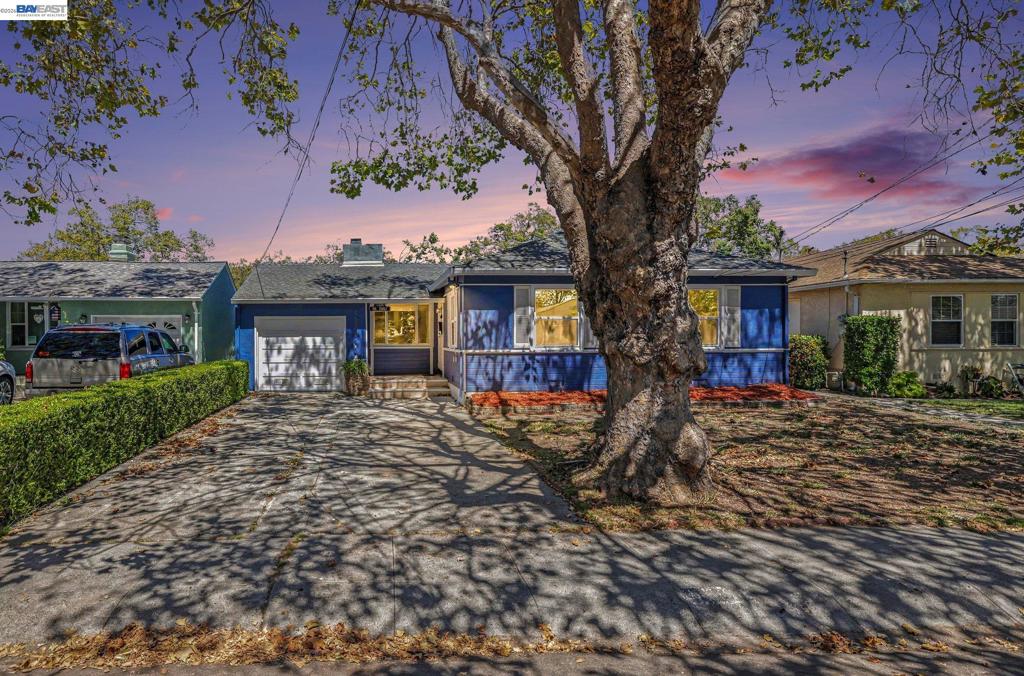 15890 Via Pinale Property Photo 1