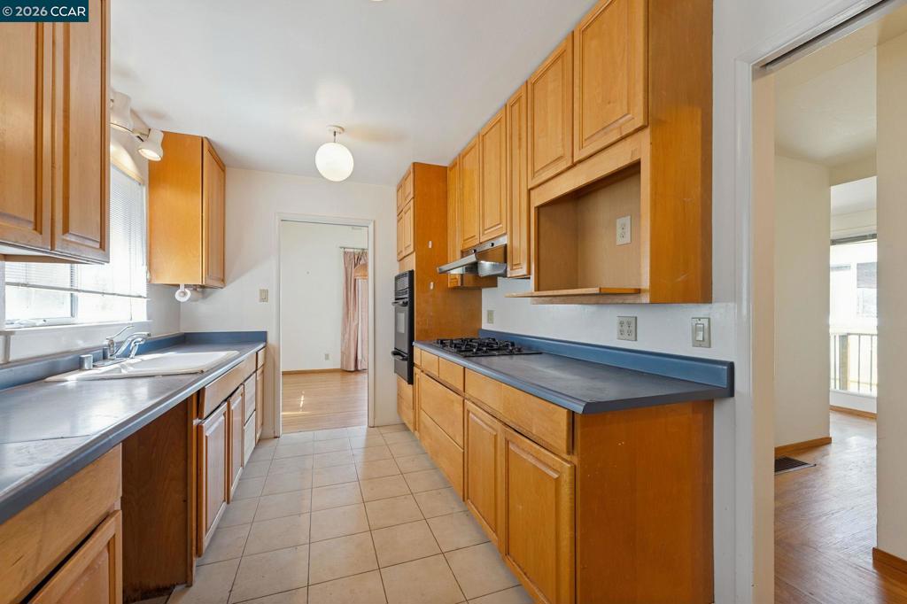 6386 Claremont Ave Property Photo 12