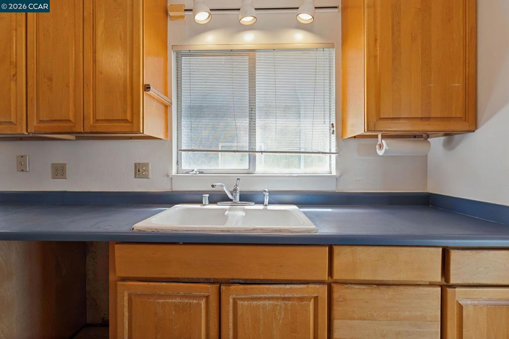 6386 Claremont Ave Property Photo 15