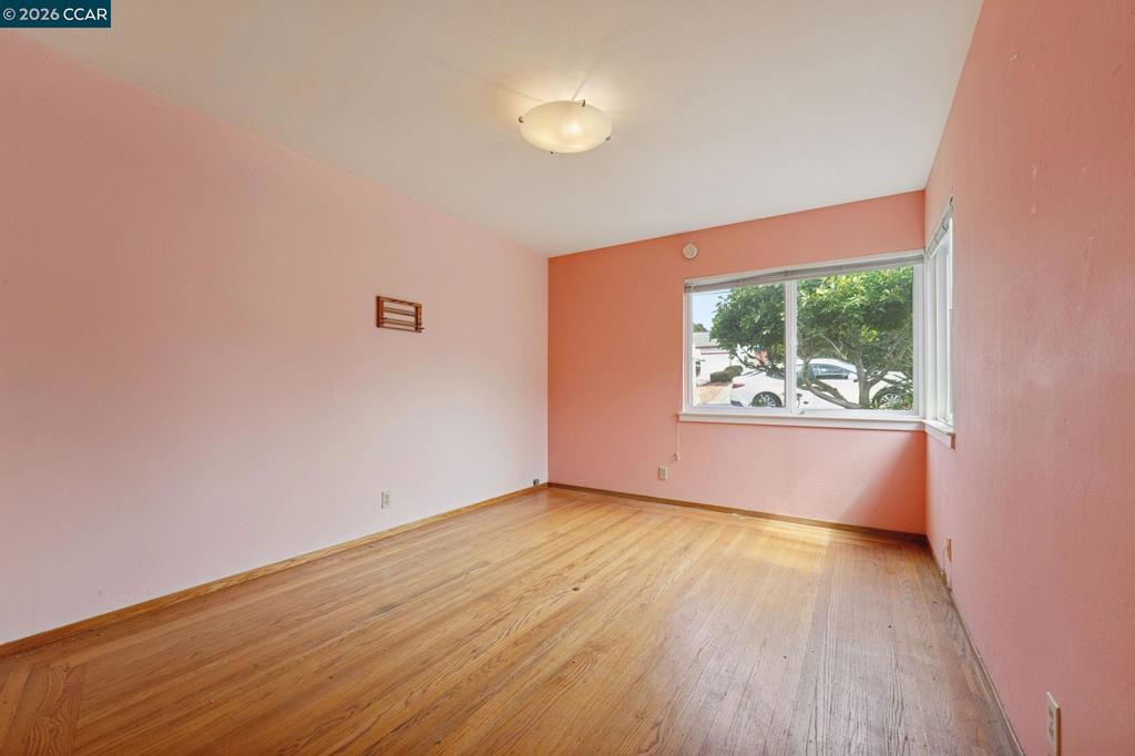6386 Claremont Ave Property Photo 18