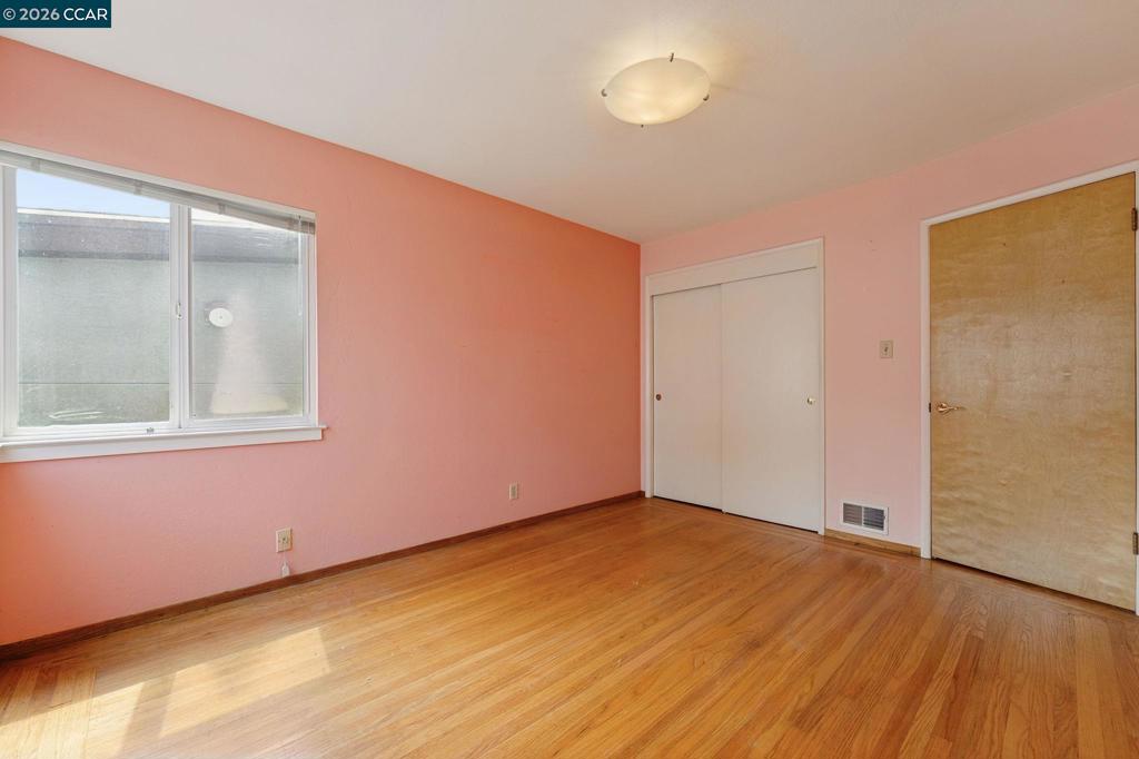 6386 Claremont Ave Property Photo 19