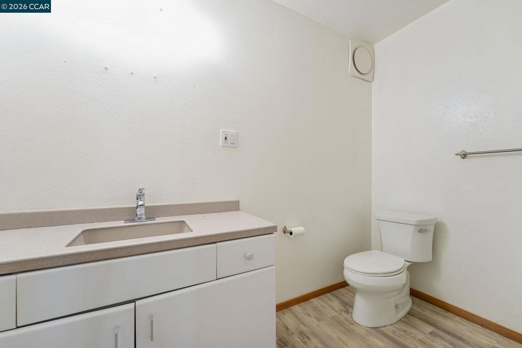 6386 Claremont Ave Property Photo 34