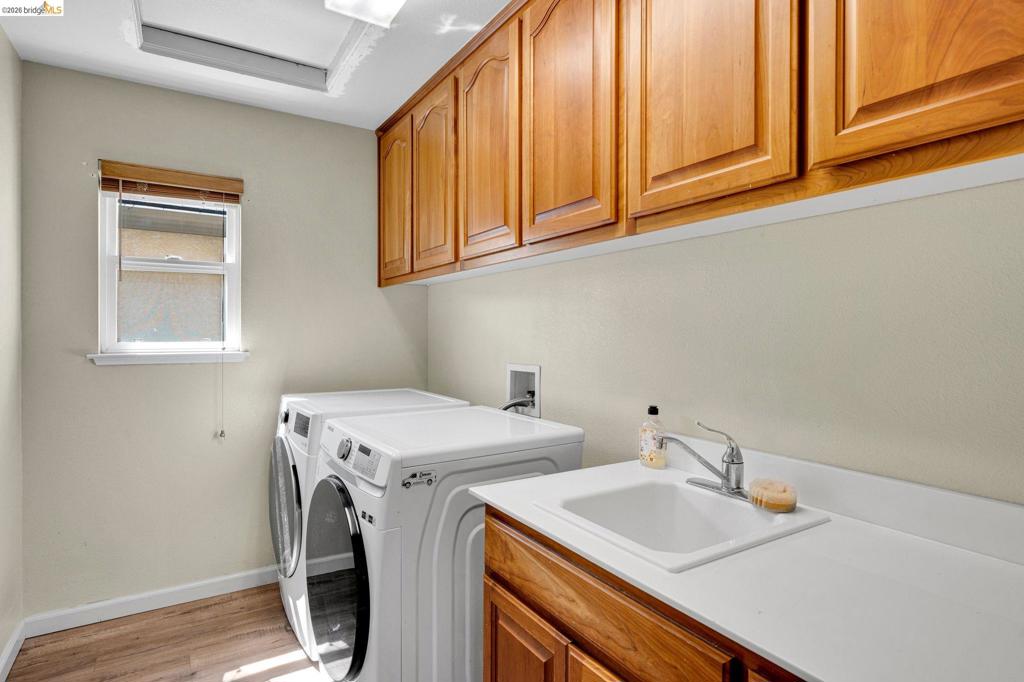 2340 Cambridge Dr Property Photo 16