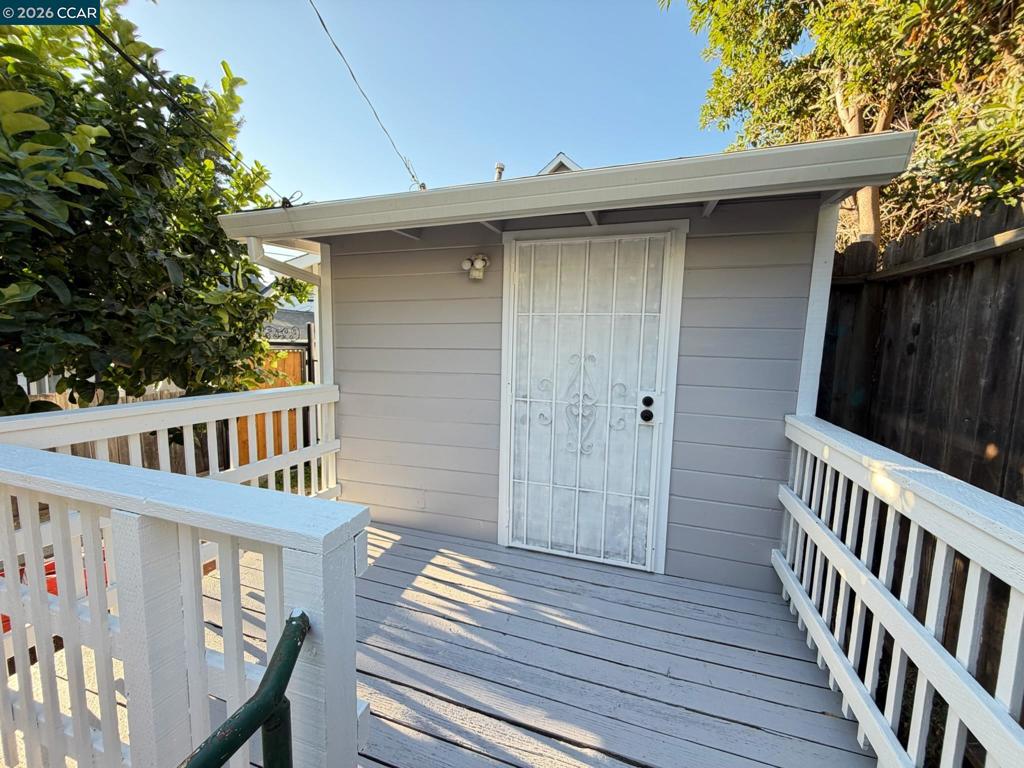 723 Florida St Property Photo 10