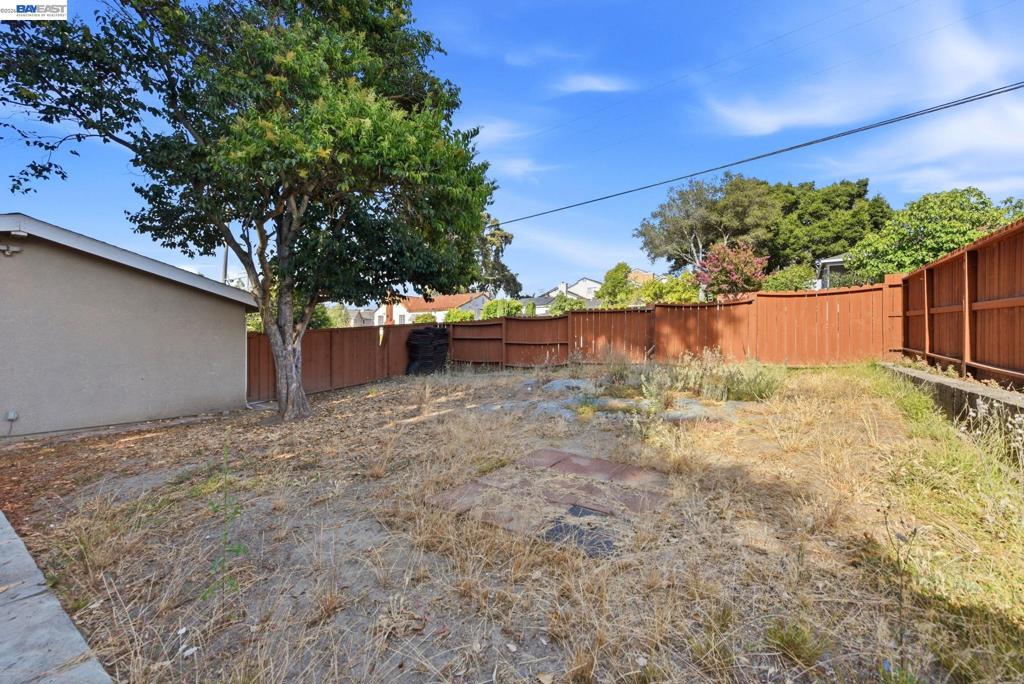 2241 Kelly St Property Photo 43