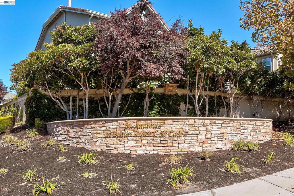 4951 Grayhawk Ct Property Photo 3