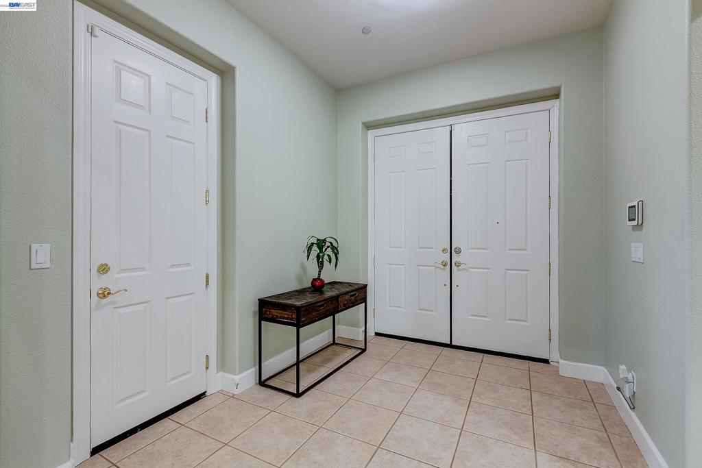 4951 Grayhawk Ct Property Photo 4