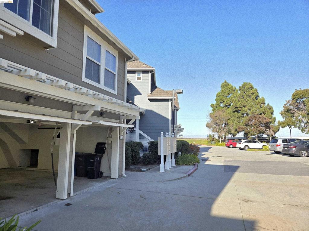 1107 Outrigger Lane Property Photo 6