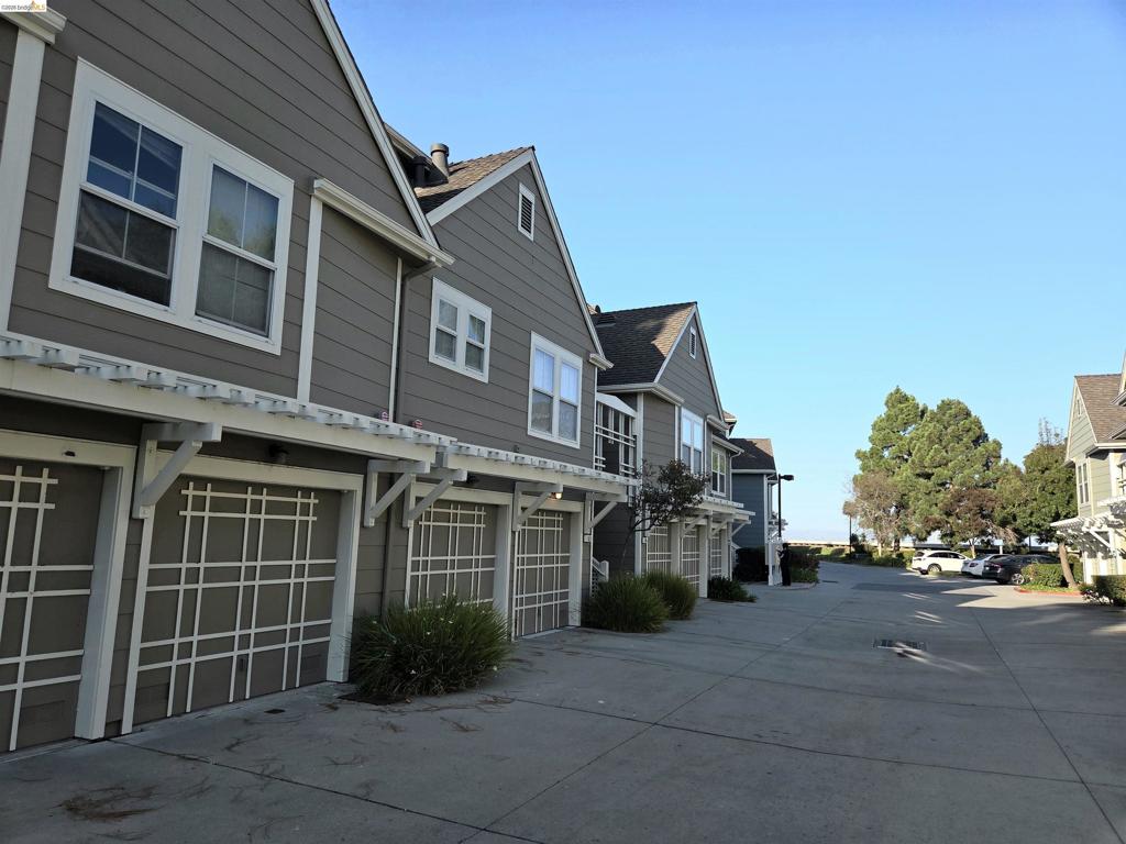1107 Outrigger Lane Property Photo 7