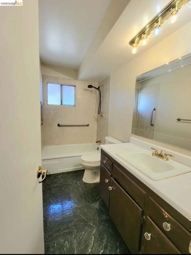 2120 Knox Ave Property Photo 6