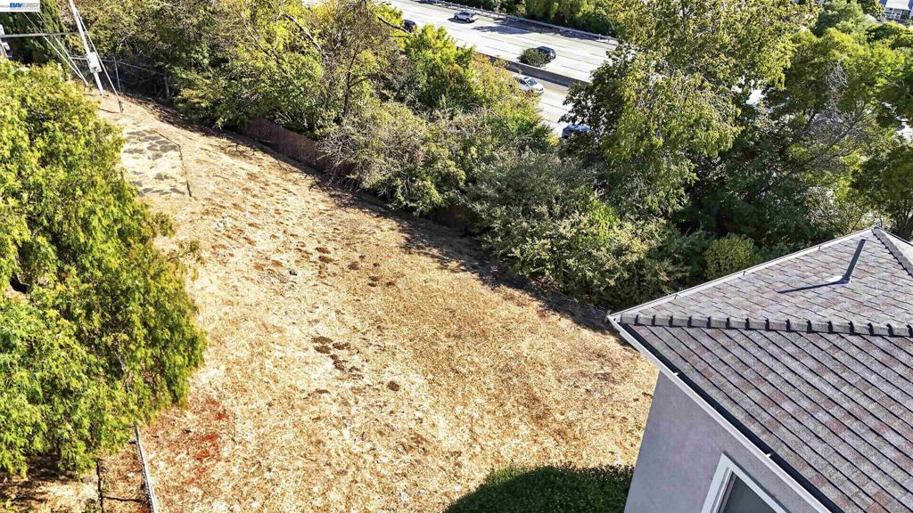 14643 Saturn Dr Property Photo 10