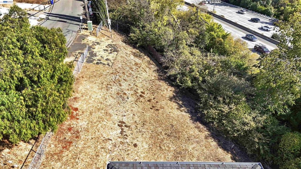 14643 Saturn Dr Property Photo 11