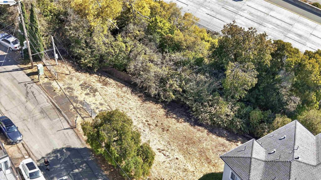 14643 Saturn Dr Property Photo 28