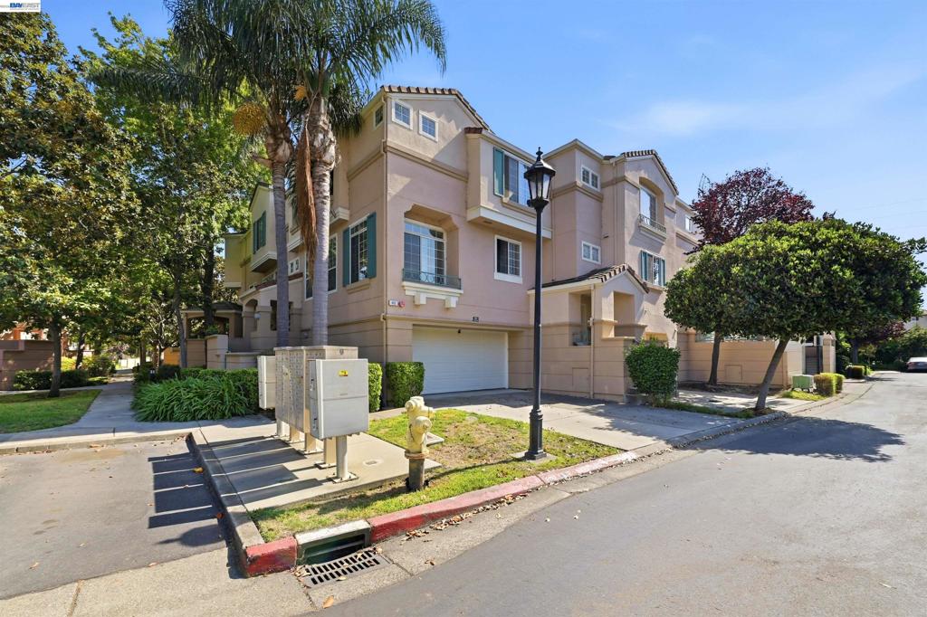 450 Cascadita Ter Property Photo 1