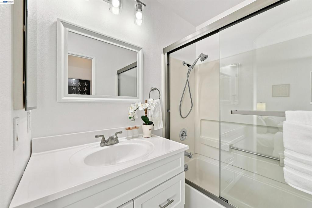 450 Cascadita Ter Property Photo 17