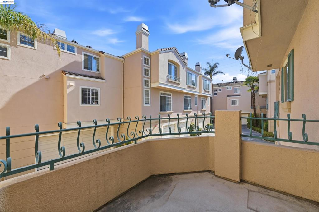 450 Cascadita Ter Property Photo 30