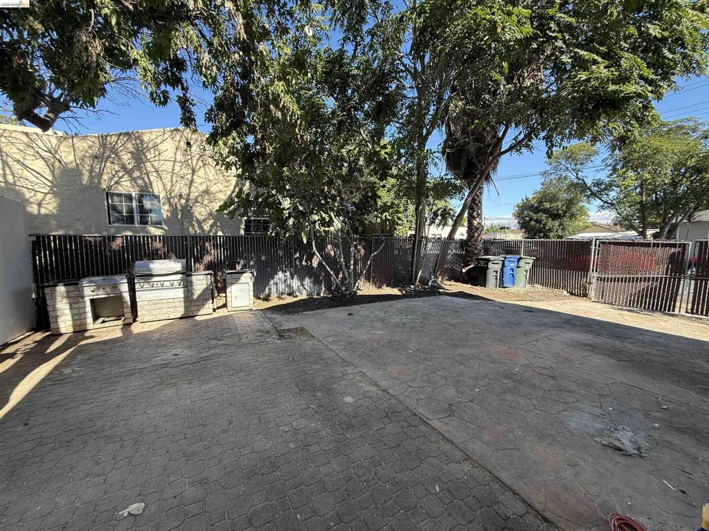 1605 Norton St Property Photo 15