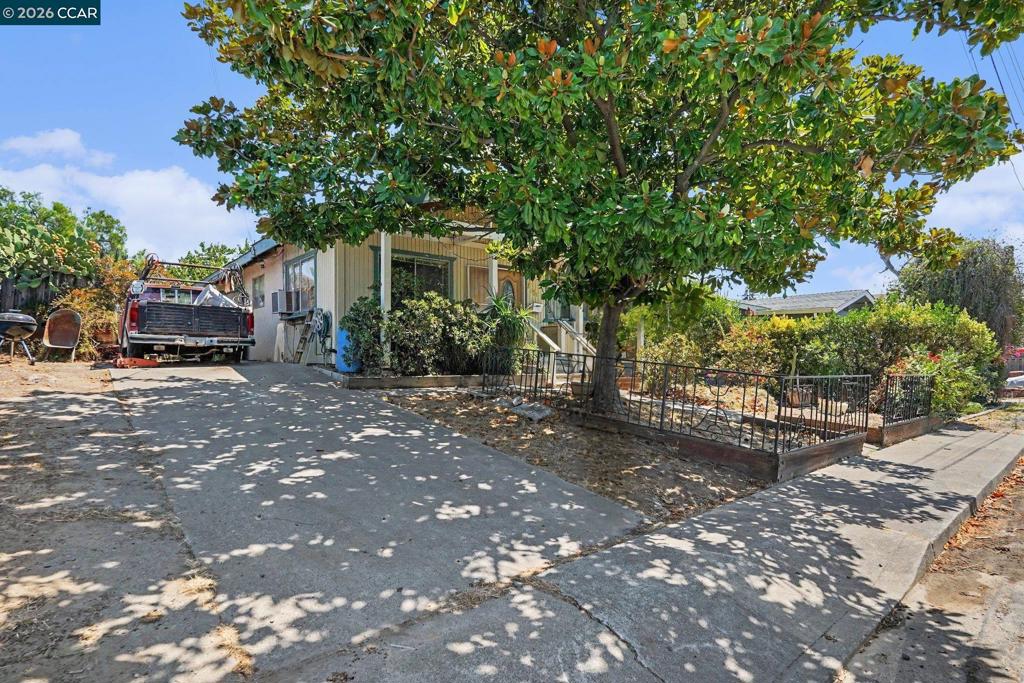 1318 Potter St Property Photo 2