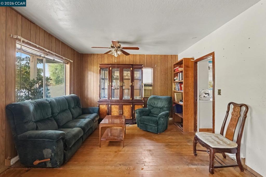 1318 Potter St Property Photo 5