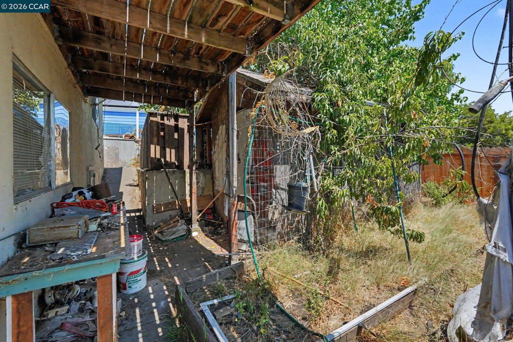 1318 Potter St Property Photo 16